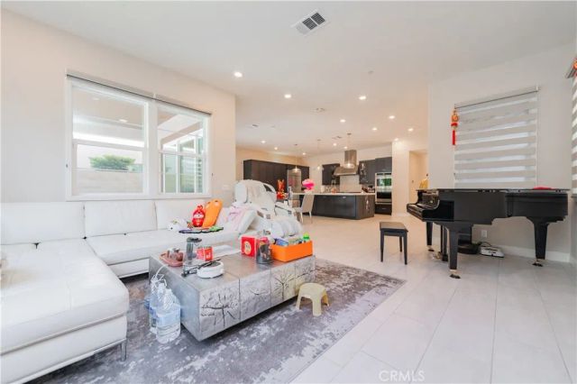111 Swift, Irvine, CA 92618
