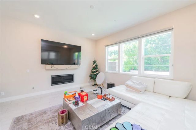 111 Swift, Irvine, CA 92618