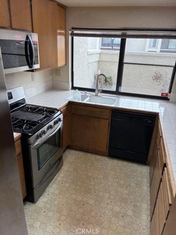 1496 Corte Hacienda, Upland, CA 91786