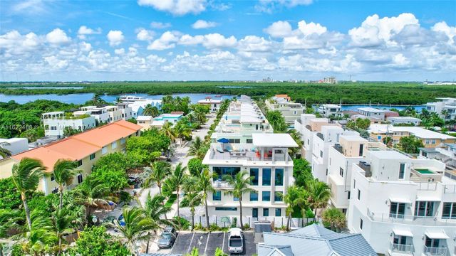 305 Oak St, Hollywood, FL 33019