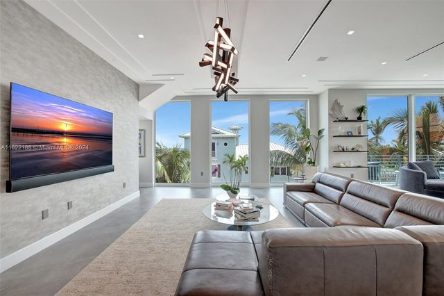 305 Oak St, Hollywood, FL 33019