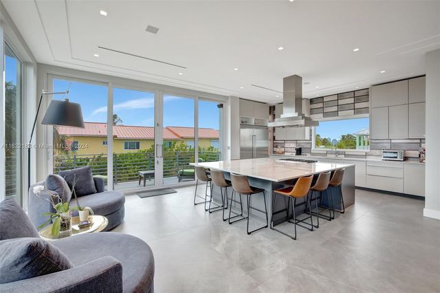 305 Oak St, Hollywood, FL 33019