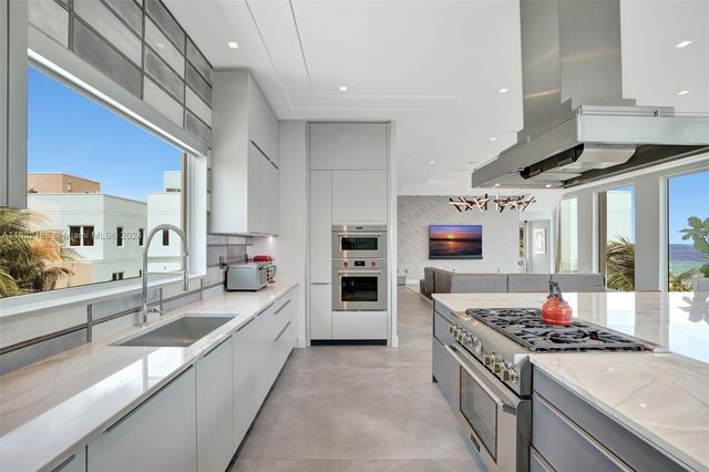 305 Oak St, Hollywood, FL 33019