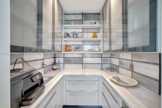 305 Oak St, Hollywood, FL 33019