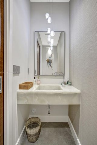 305 Oak St, Hollywood, FL 33019