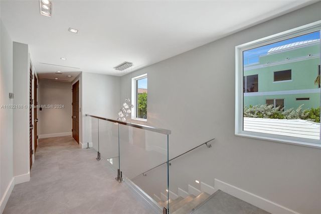 305 Oak St, Hollywood, FL 33019