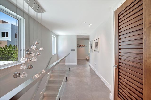 305 Oak St, Hollywood, FL 33019