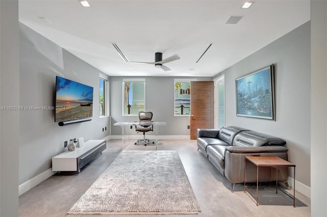 305 Oak St, Hollywood, FL 33019