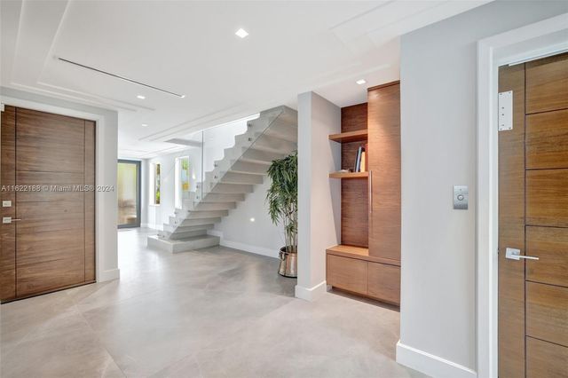 305 Oak St, Hollywood, FL 33019