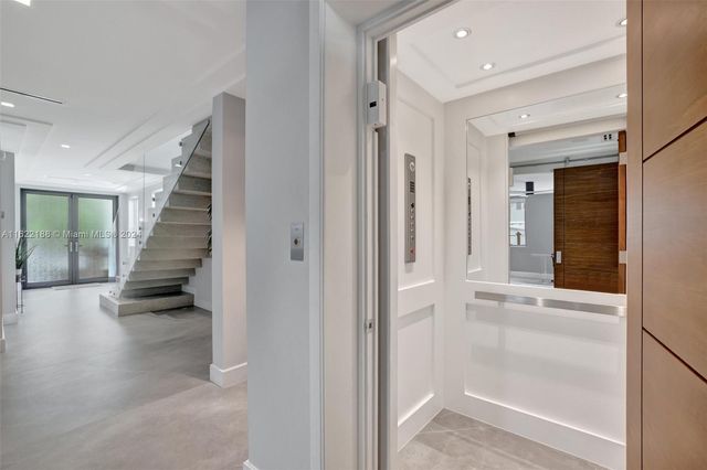 305 Oak St, Hollywood, FL 33019