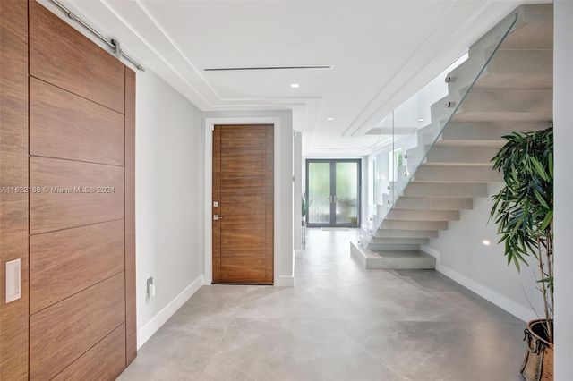 305 Oak St, Hollywood, FL 33019