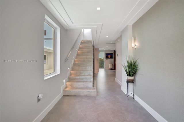 305 Oak St, Hollywood, FL 33019