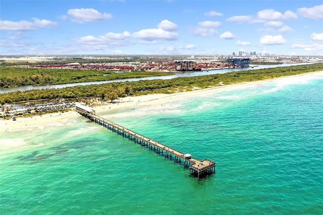 305 Oak St, Hollywood, FL 33019