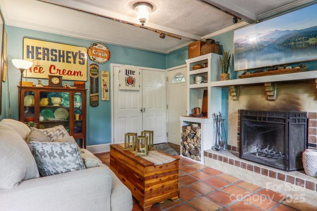 416 S Cherokee Avenue, Black Mountain, NC 28711