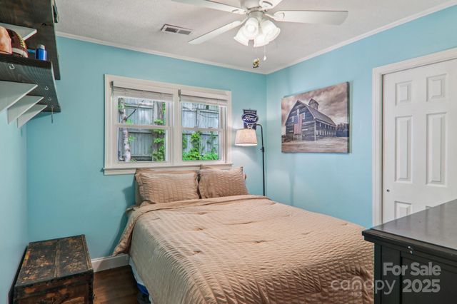 416 S Cherokee Avenue, Black Mountain, NC 28711