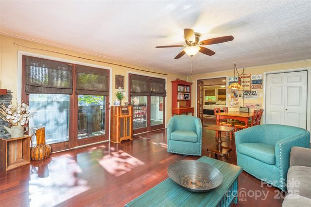 416 S Cherokee Avenue, Black Mountain, NC 28711