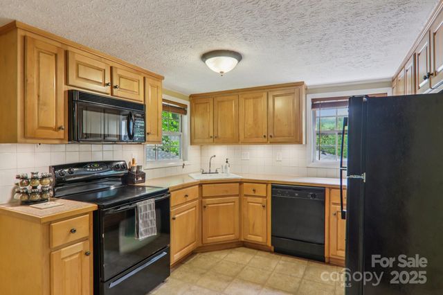 416 S Cherokee Avenue, Black Mountain, NC 28711