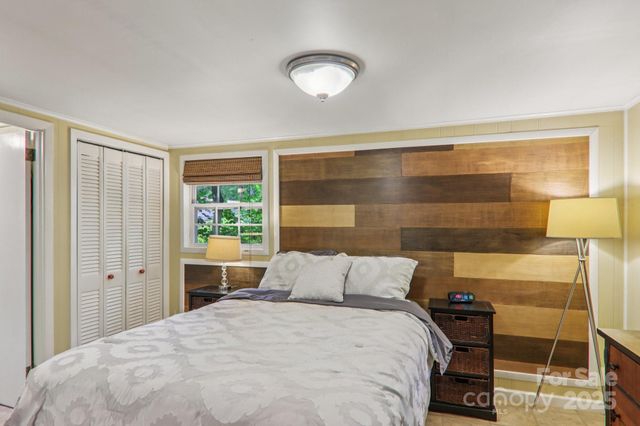 416 S Cherokee Avenue, Black Mountain, NC 28711