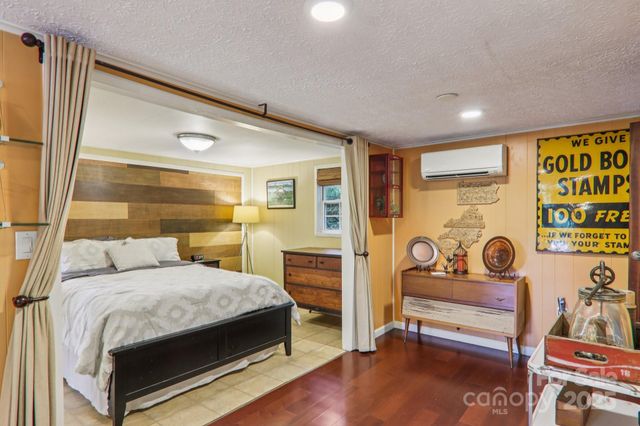 416 S Cherokee Avenue, Black Mountain, NC 28711