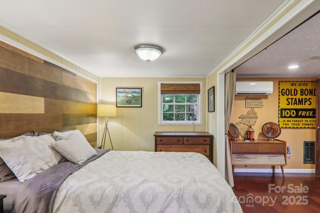 416 S Cherokee Avenue, Black Mountain, NC 28711