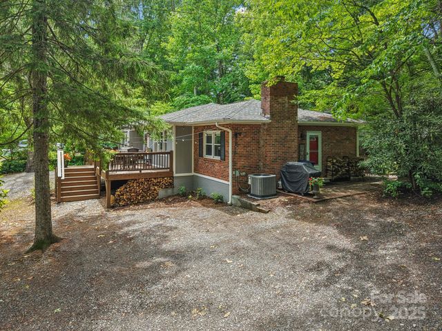 416 S Cherokee Avenue, Black Mountain, NC 28711