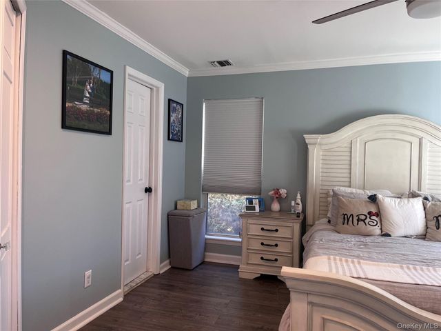 35 Vista Drive S, Manorville, NY 11949