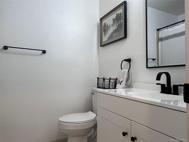 35 Vista Drive S, Manorville, NY 11949