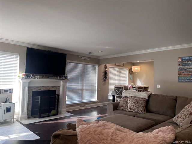 35 Vista Drive S, Manorville, NY 11949