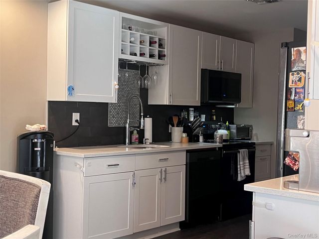 35 Vista Drive S, Manorville, NY 11949