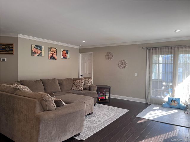 35 Vista Drive S, Manorville, NY 11949