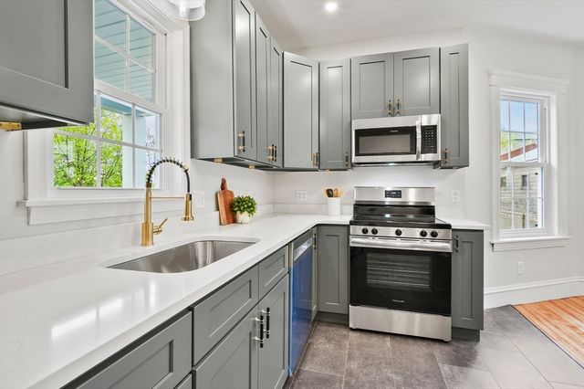 30 Boardman Street, Worcester, MA 01606