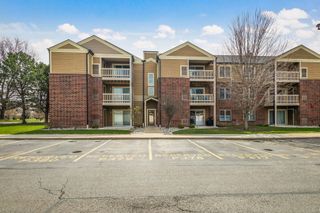 208 Glengarry Drive 301, Bloomingdale, IL 60108