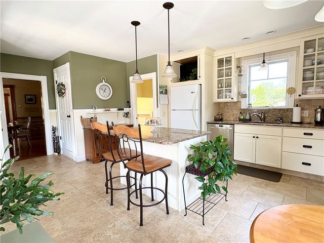 65 Summit Avenue, West Warwick, RI 02893