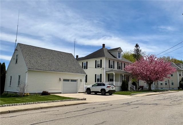 65 Summit Avenue, West Warwick, RI 02893
