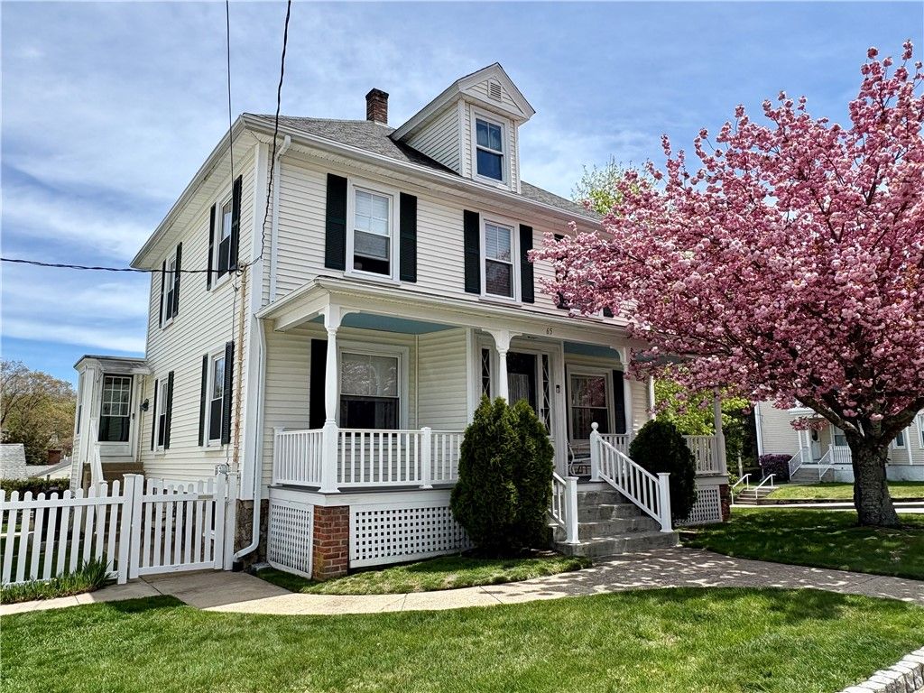 65 Summit Avenue, West Warwick, RI 02893