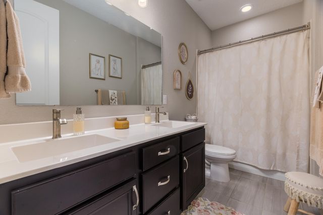 6516 Kimmick Drive NW, Albuquerque, NM 87120