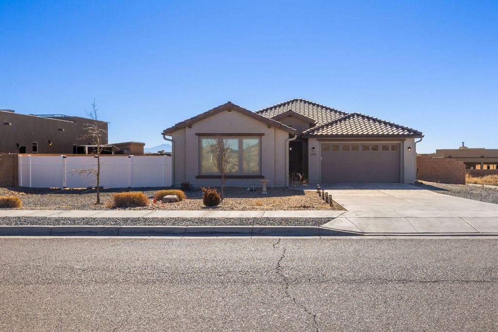 6516 Kimmick Drive NW, Albuquerque, NM 87120