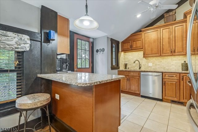 4 Indian Trl, Sparta Twp., NJ 07871