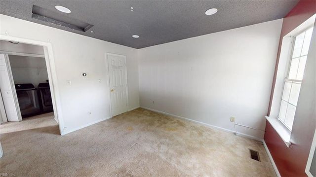 197 Gate House RD, Newport News, VA 23609
