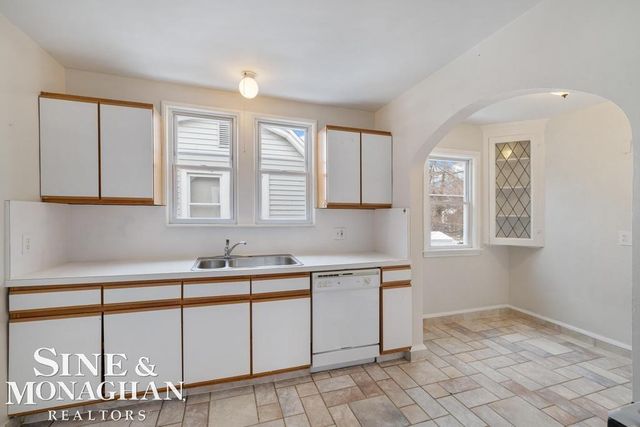 1740 Anita Avenue, Grosse Pointe Woods, MI 48236