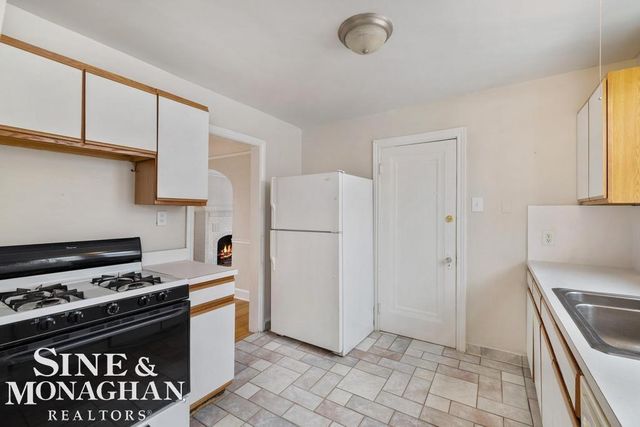 1740 Anita Avenue, Grosse Pointe Woods, MI 48236