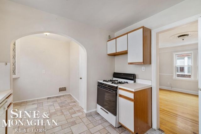 1740 Anita Avenue, Grosse Pointe Woods, MI 48236