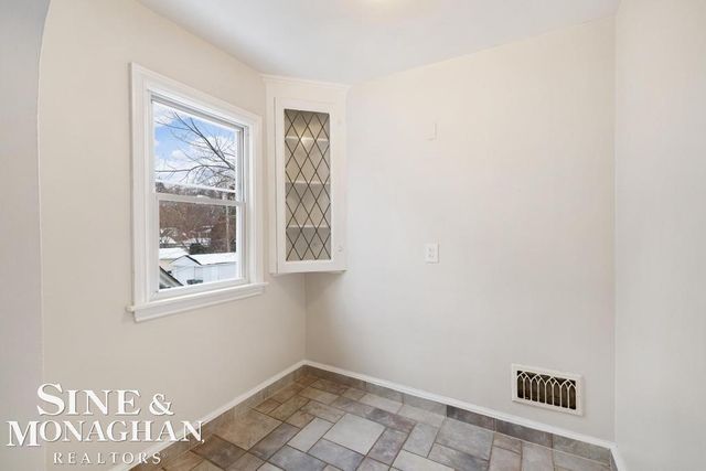 1740 Anita Avenue, Grosse Pointe Woods, MI 48236