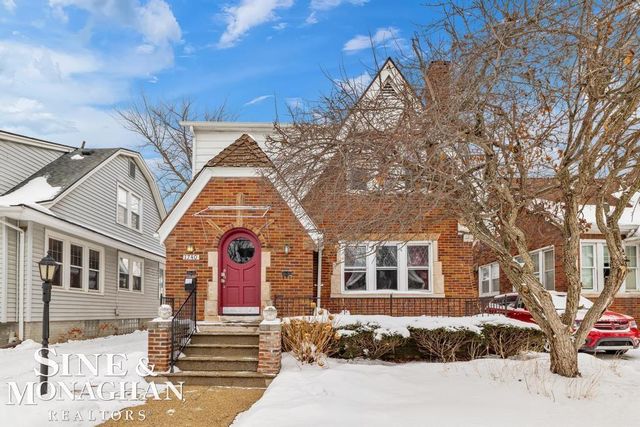 1740 Anita Avenue, Grosse Pointe Woods, MI 48236