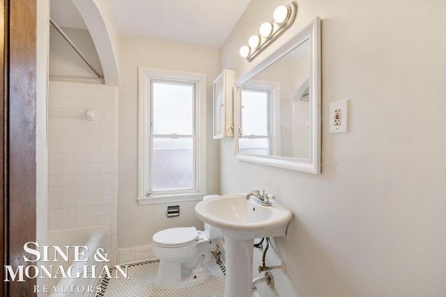 1740 Anita Avenue, Grosse Pointe Woods, MI 48236