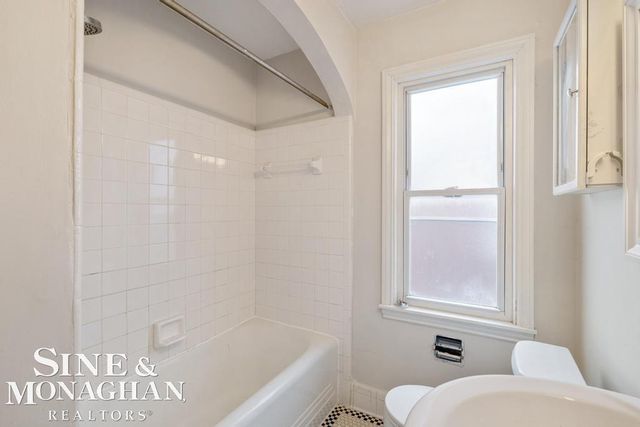 1740 Anita Avenue, Grosse Pointe Woods, MI 48236