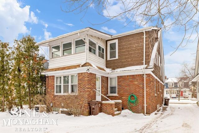 1740 Anita Avenue, Grosse Pointe Woods, MI 48236