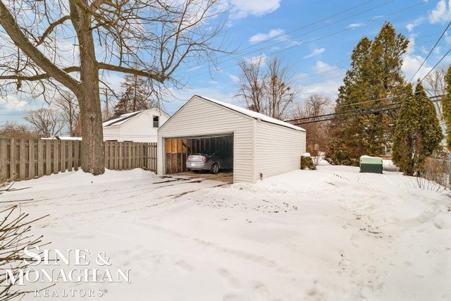 1740 Anita Avenue, Grosse Pointe Woods, MI 48236