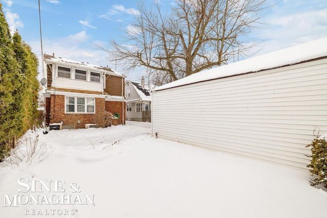 1740 Anita Avenue, Grosse Pointe Woods, MI 48236