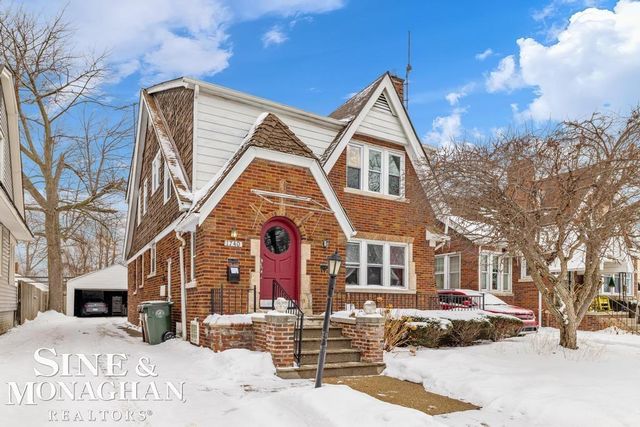 1740 Anita Avenue, Grosse Pointe Woods, MI 48236